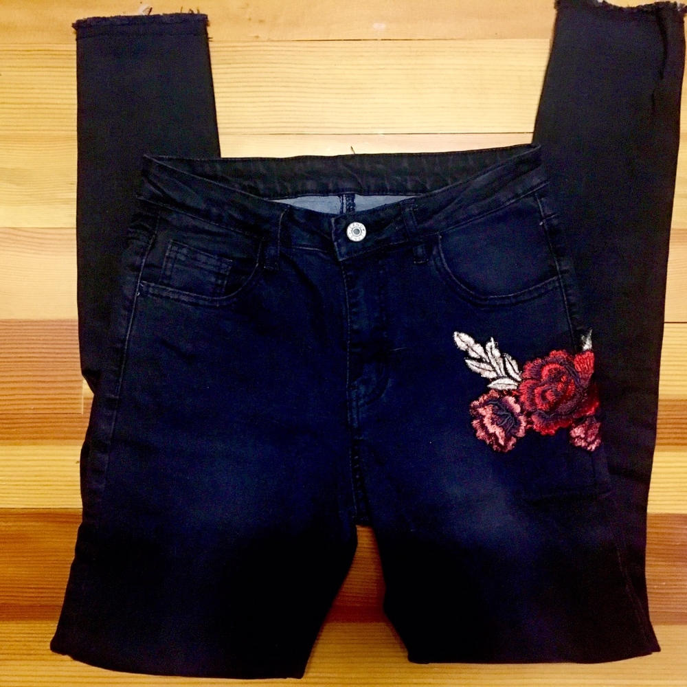 Skinny Jeans with Rose Design
